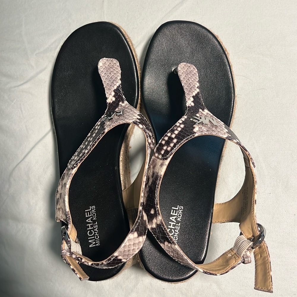 Barely worn Michael Kors cute wedged sandal ✨ Size 7!